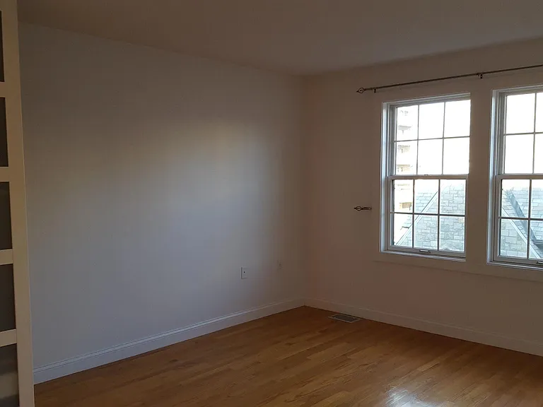 523 Hancock St — Photo 7