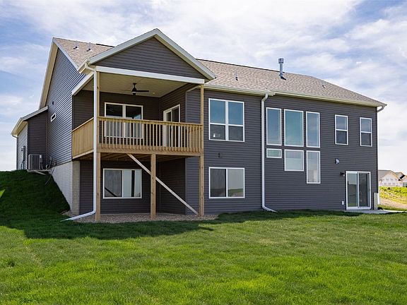 3rd image of 1519 Cardinal Dr