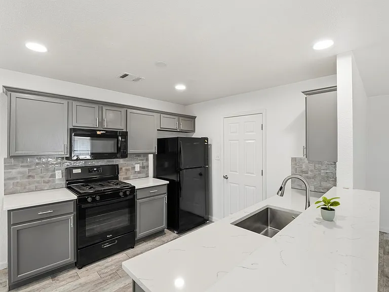 1144 Miss Kimberlys Ln — Photo 2