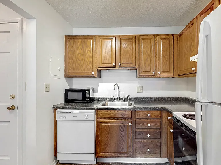 The 31st Street Apartments — Photo 36