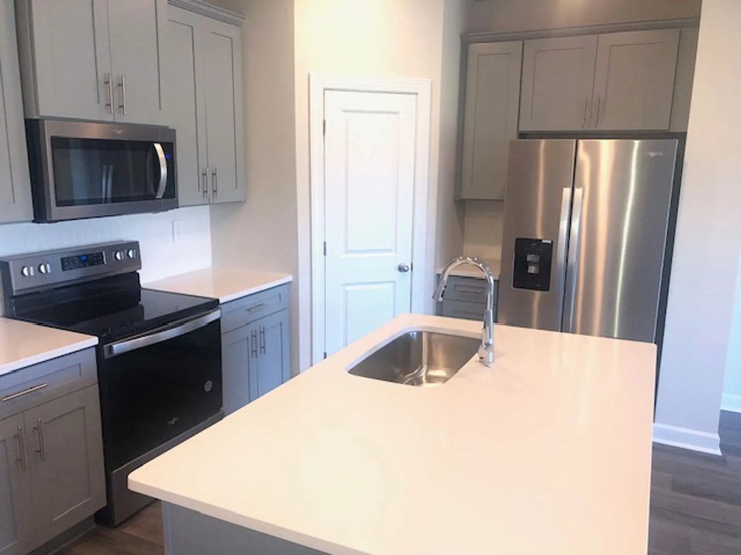 Newer Townhome With 1 Car Garage In Braemar Village! Coming Soon! — Photo 2