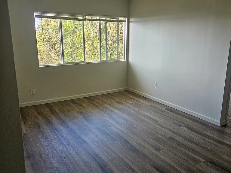 550 Clarinada Ave #0 — Photo 2