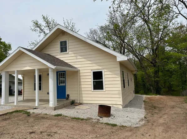 743 E Walnut Street, Bolivar, MO 65613