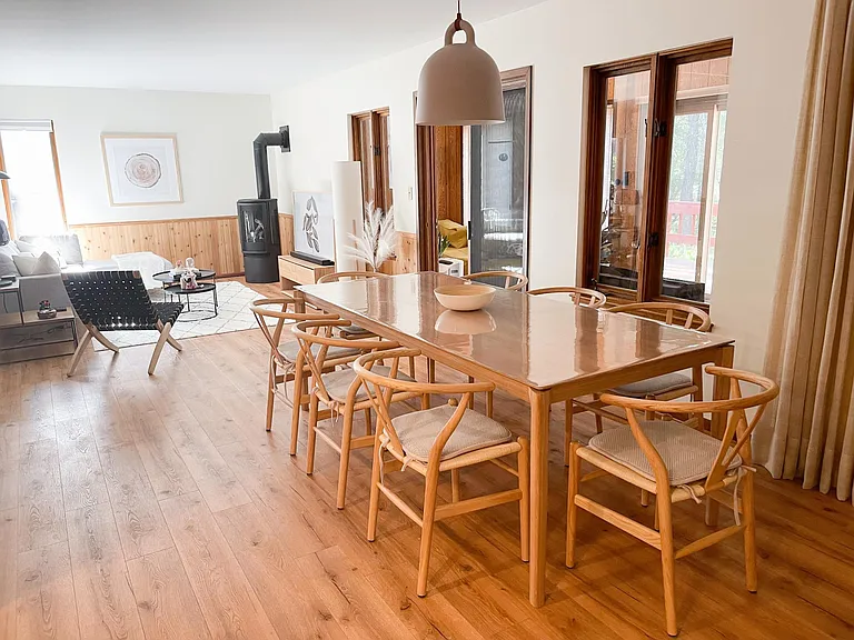 Dining table accomodates 8 people