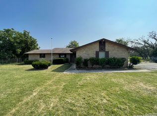 132 Shin Oak Dr, Bandera, TX 78003