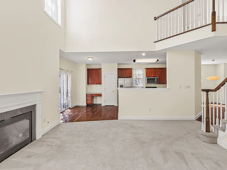 102 Burnet Cres #102 — Photo 12