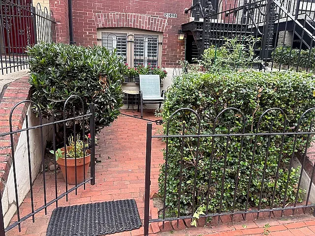 2109 N St NW #B — Photo 1