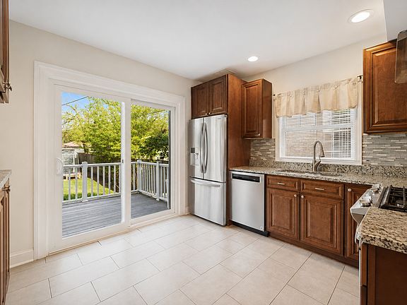 5th image of 2659 Lincolnwood Dr