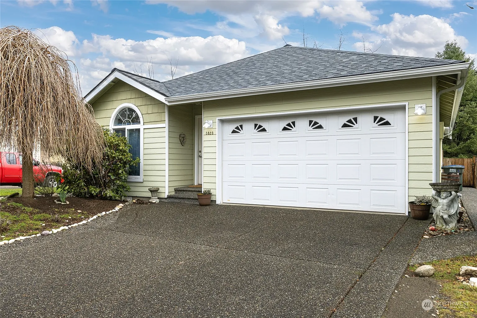 3828 Briarcliffe Court photo 1