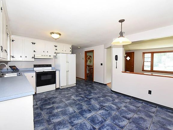 4th image of 57 Parker St