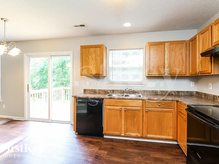 906 Grassy Patch Ln — Photo 8
