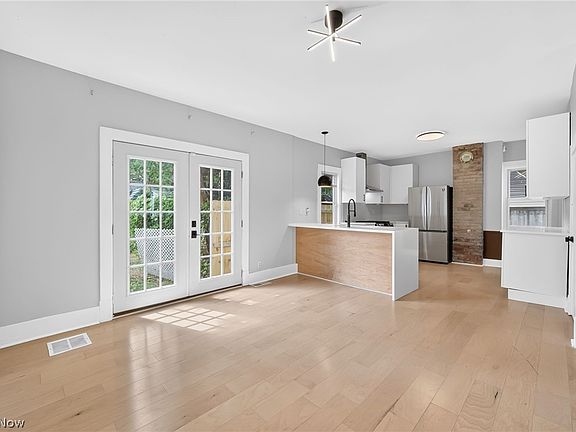 5th image of 3925 Bridge Ave