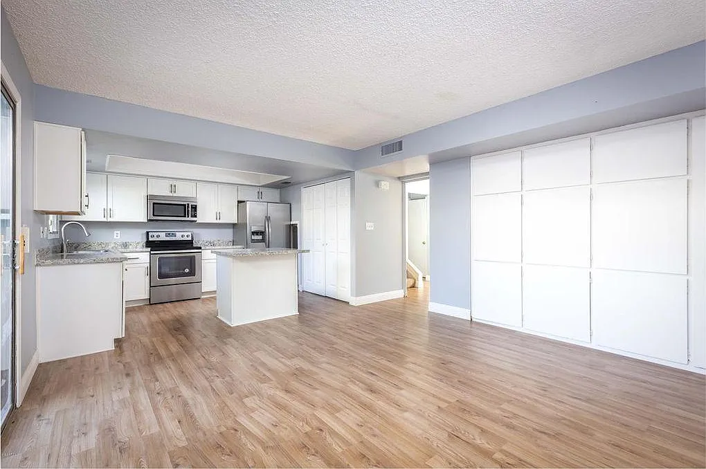 4 bed, 2.5 bath, 1533 sqft, $2,200 — Photo 3