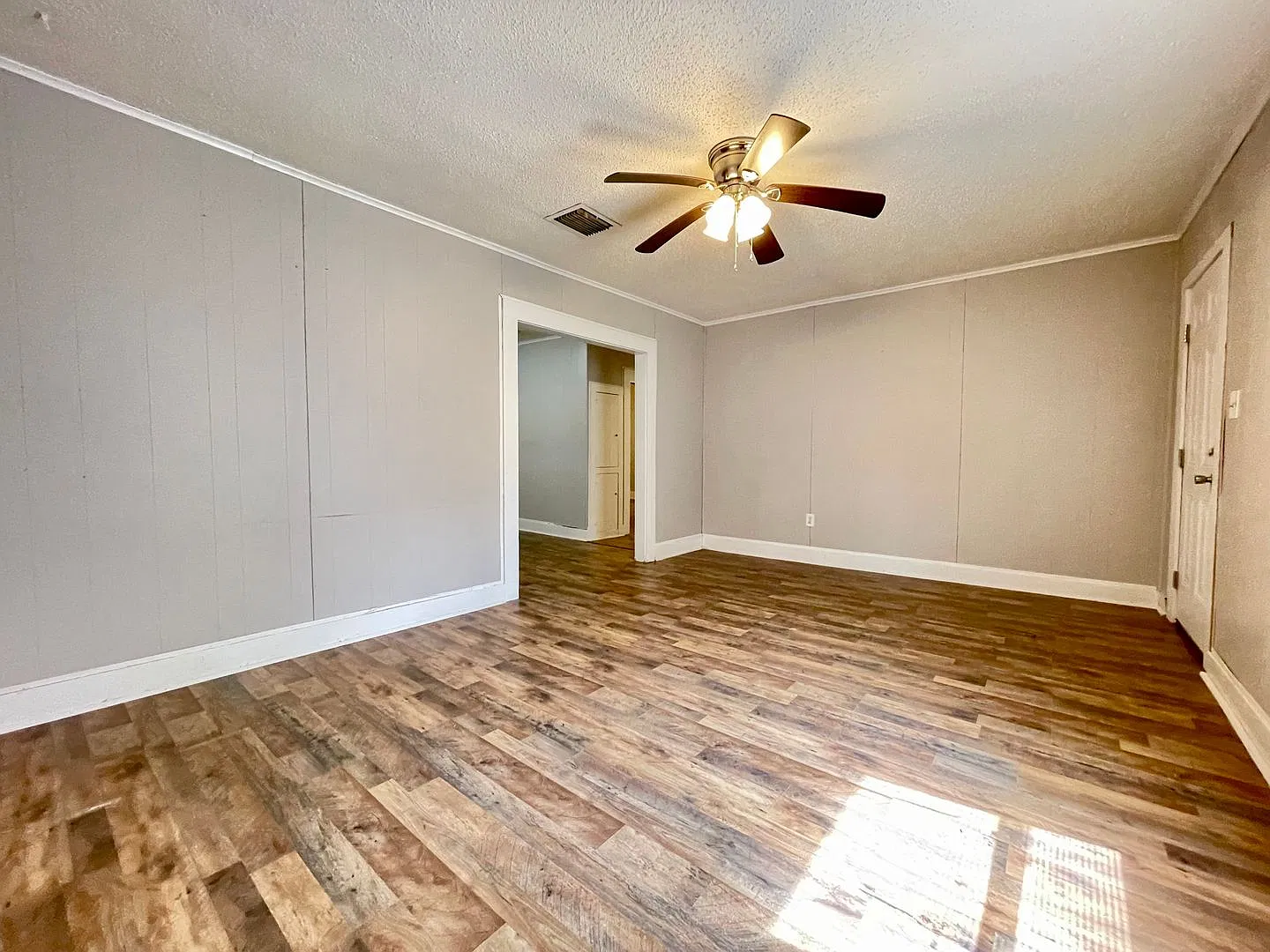 Center Street Apts. — Photo 3