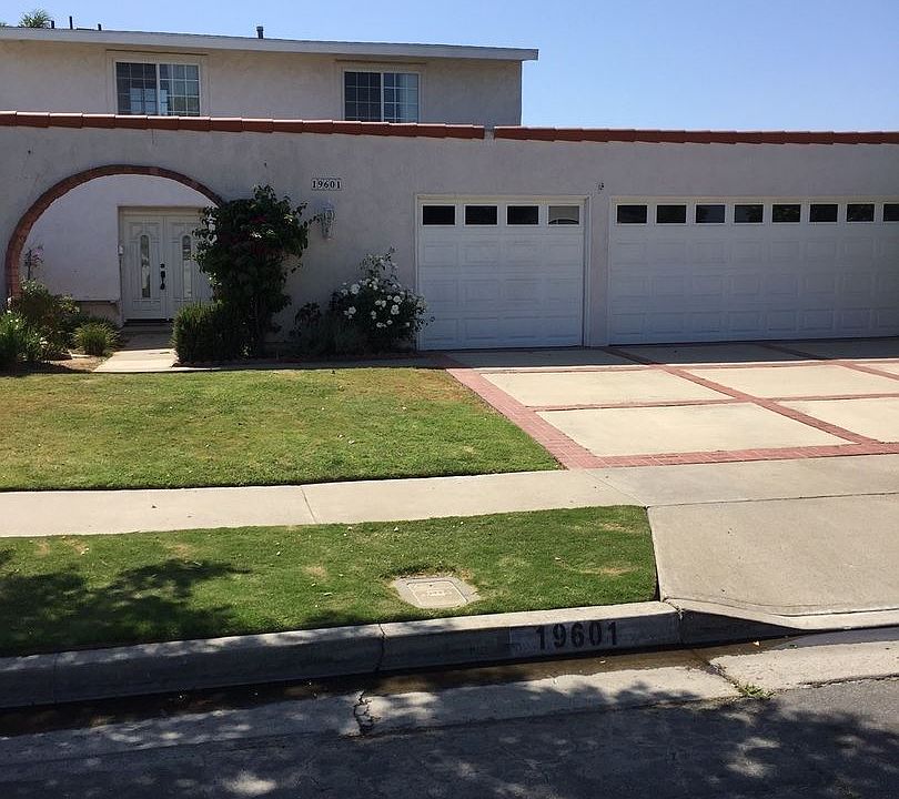 2nd image of 19601 Rumsey Ln