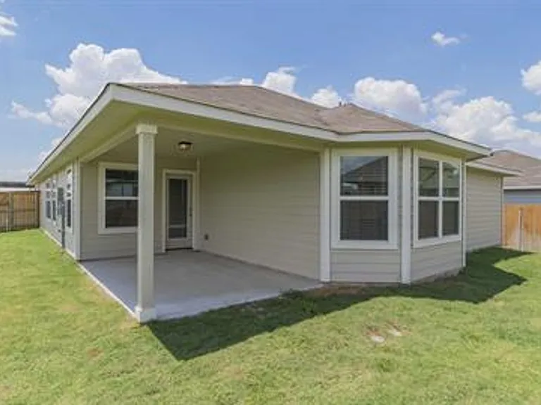 204 Rollingwood Dr — Photo 2