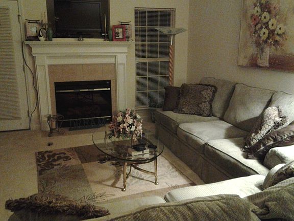 Lg livingroom. Fireplace. 
