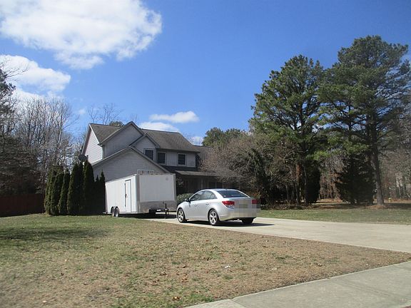 2nd image of 200 Shady Knoll Ln