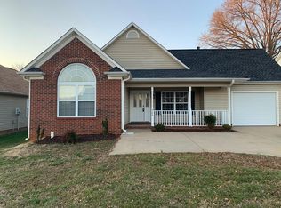 735 Running Creek Ln, Boiling Springs, SC 29316