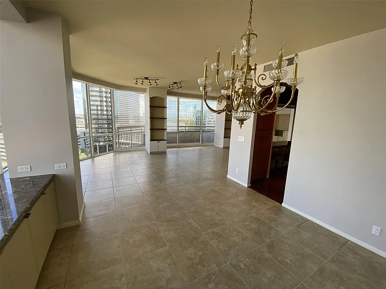 14 Greenway Plz #13R — Photo 3