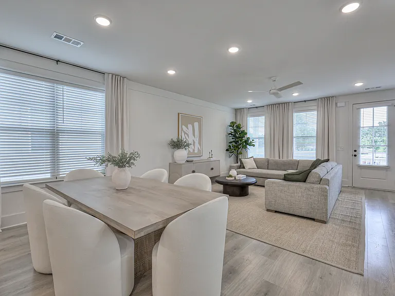 1589 Residences — Photo 44