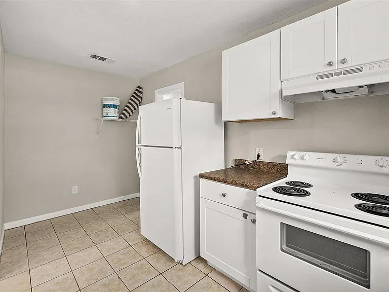 2318 Pecan St — Photo 12