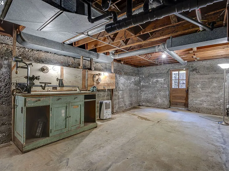 2430 SE Park Ave — Photo 32