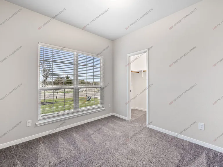 625 Oxford Ln — Photo 6