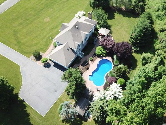 2nd image of 1 Northfield Ln