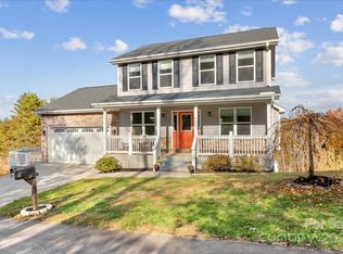 9 Old Amber Dr, Weaverville, NC 28787