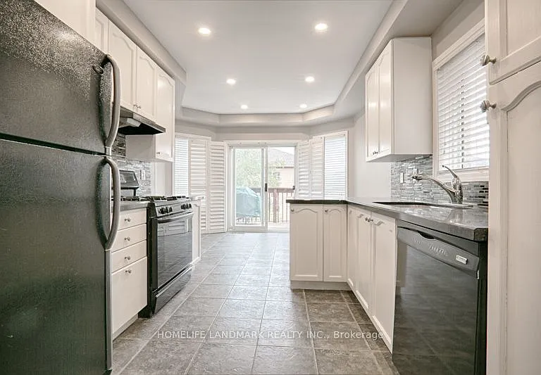 813 Stonehaven Ave — Photo 12