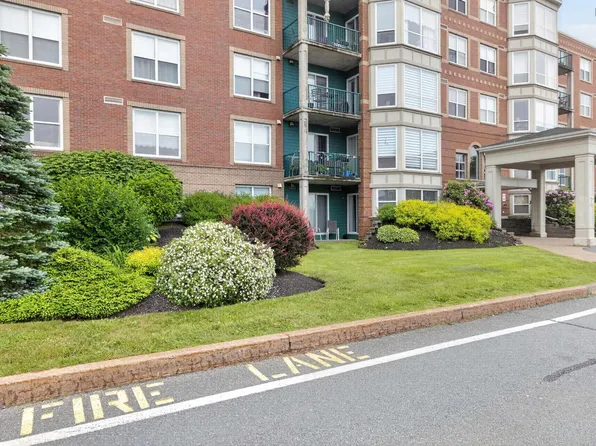 114 Regency Park Dr #304, Halifax, NS B3S 1R9