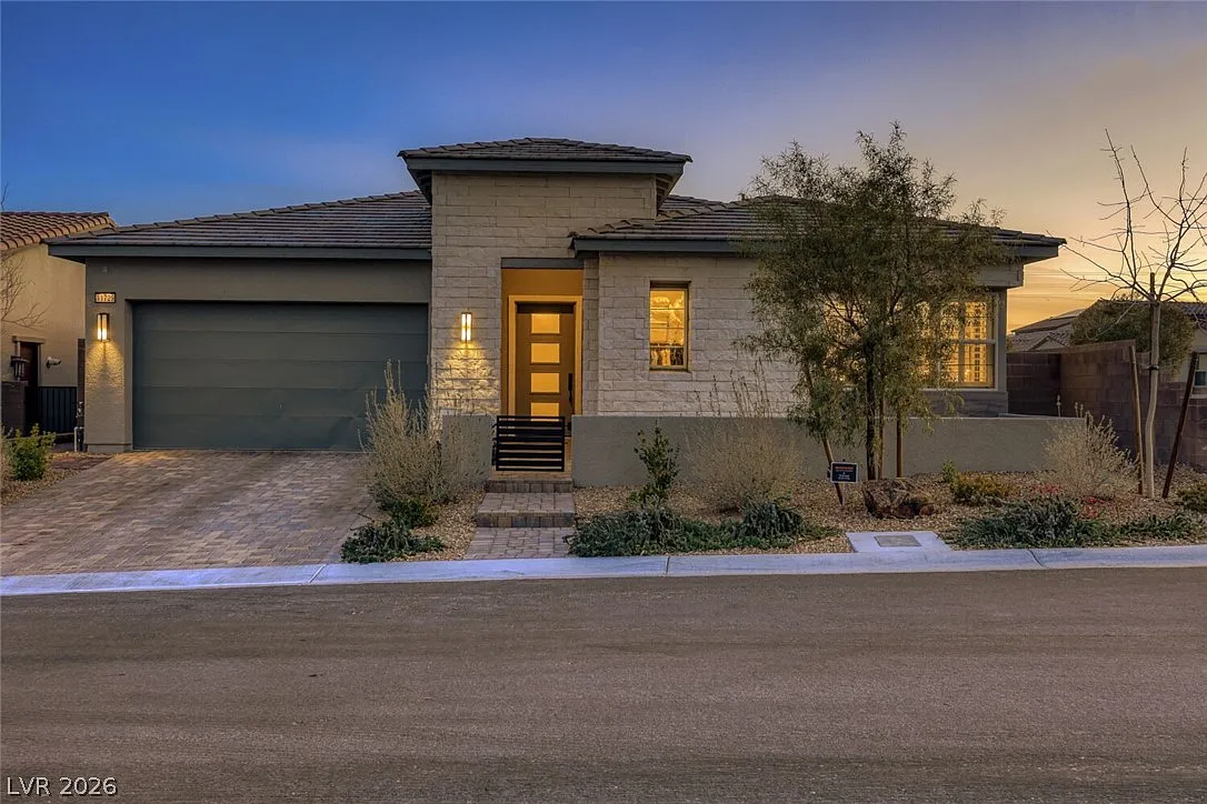 3 bed, 2.5 bath, 2053 sqft, $5,400 — Photo 1