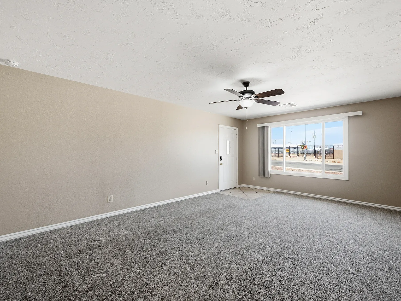 3 bed, 1590 sqft, $2,095 — Photo 3