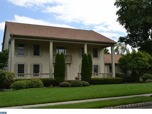 5th image of 15 Le Parc Dr