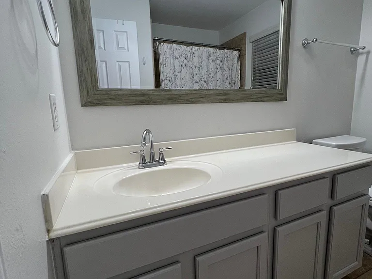 2502 N Yorkchase Ln — Photo 22