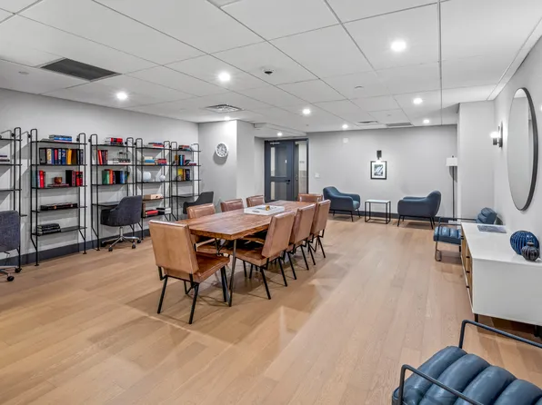 150 East 34th Street image 31 of 36