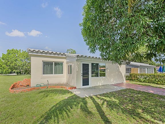 2nd image of 17570 NE 19th Avenue