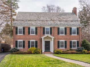 16 Chelsea Ln, West Hartford, CT 06119