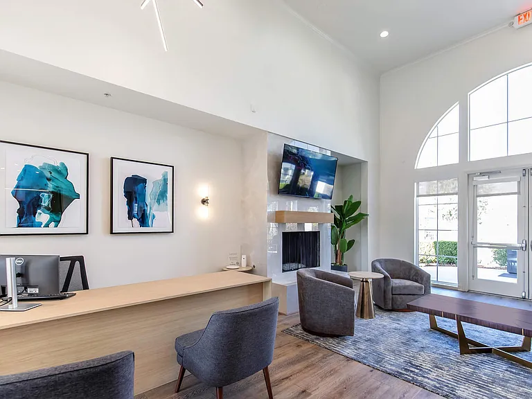 Vista Imperio Apartments — Photo 9