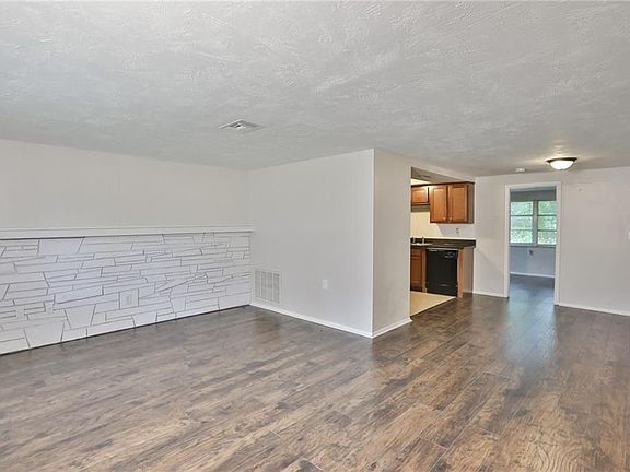4th image of 5626 Berlin Dr