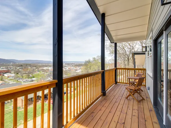 406 Dempsey Ln, Rossville, GA 30741