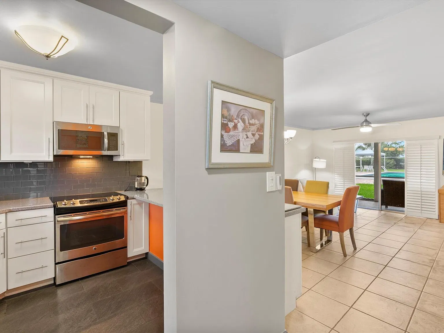 2998 E Sunrise Lakes Dr E — Photo 2