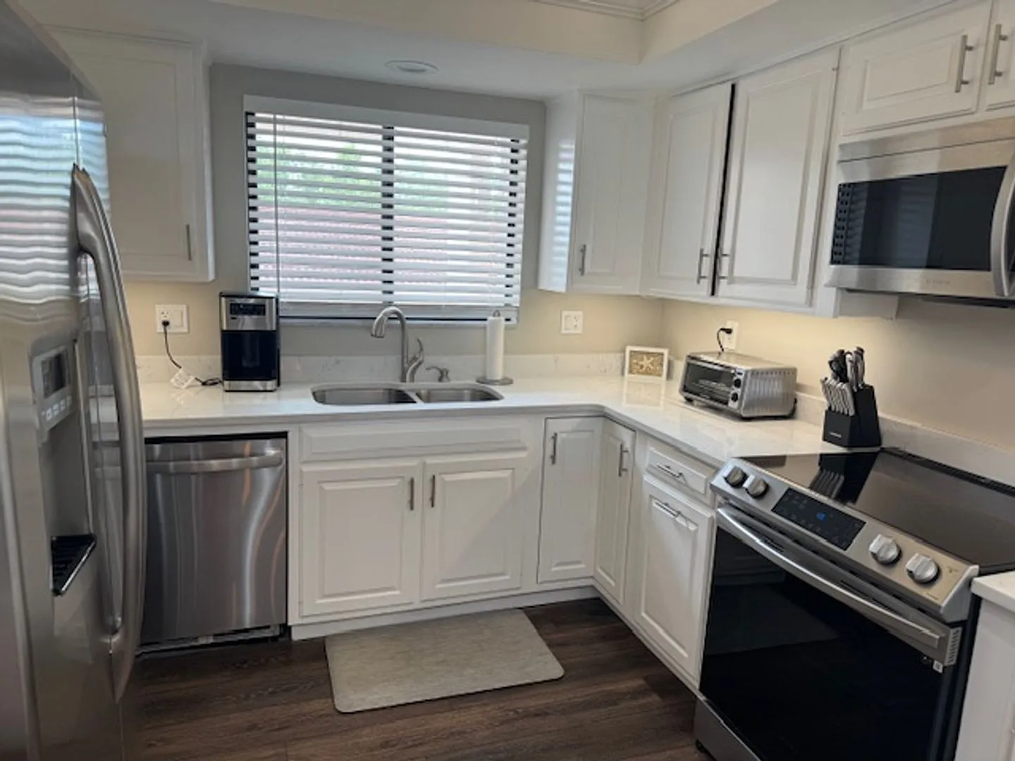 Flagship Village Condo in The Landings Yacht Golf & Tennis Club — Photo 1