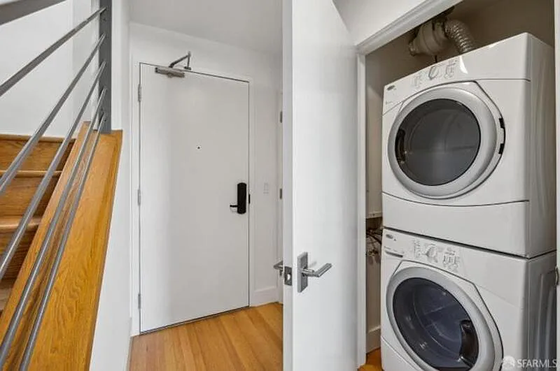 2 bed, 2.5 bath, 1422 sqft, $4,200 — Photo 3