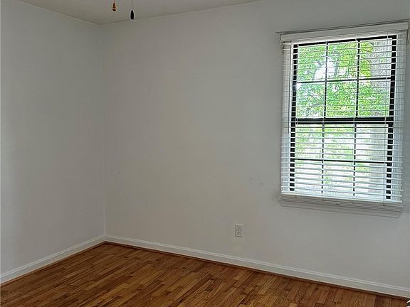 5th image of 4945 Redwood Dr