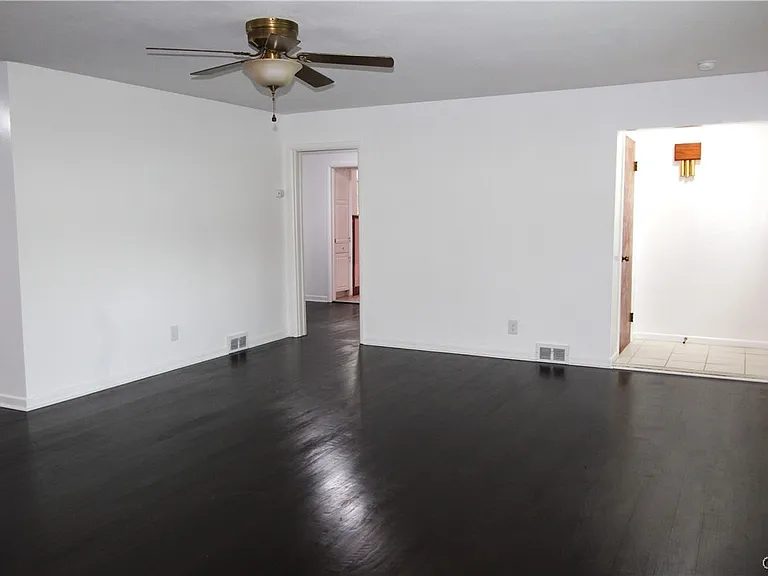 24 Forest Rd — Photo 9