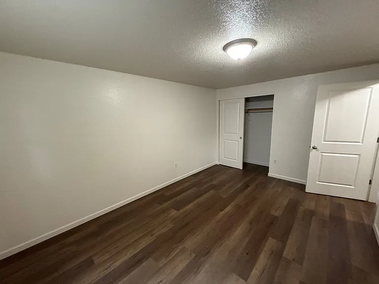 915 Bryan Ct — Photo 13