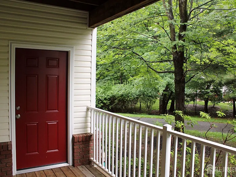 120 Forest Dr — Photo 2