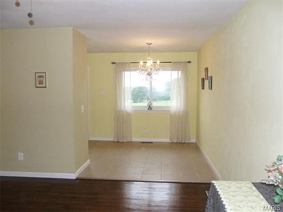 5th image of 1608 Ville Gloria Ln